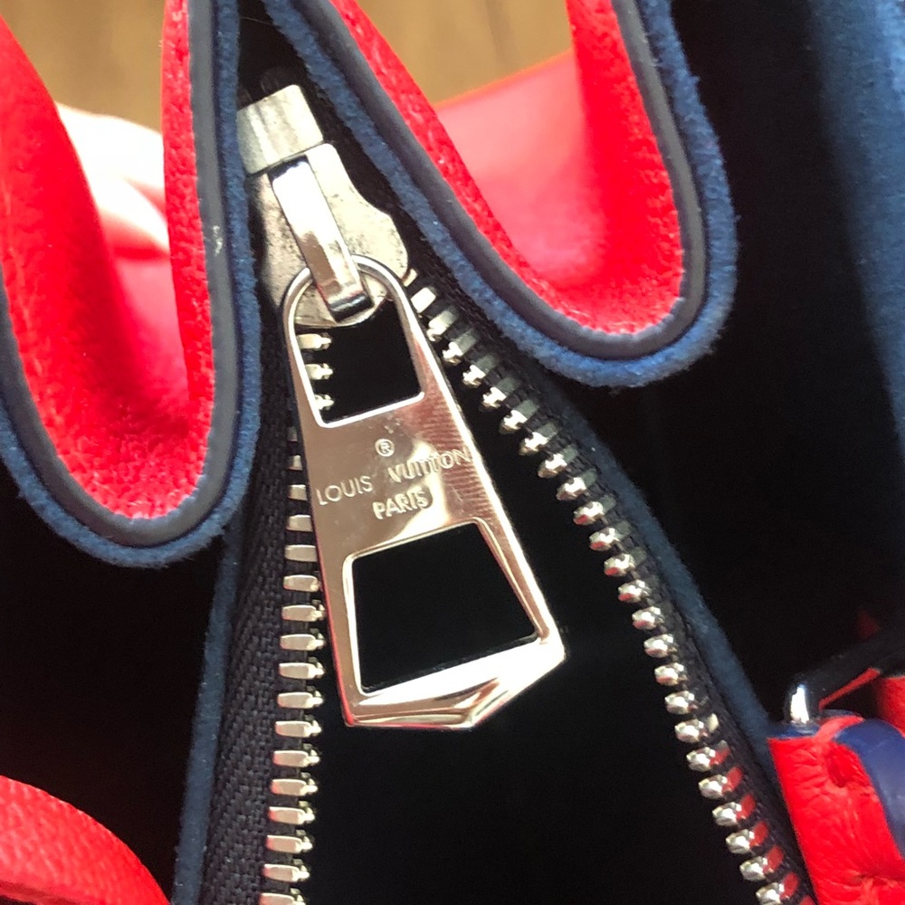 ***SOLD****Louis Vuitton Twist Tote - Picture 4 of 8